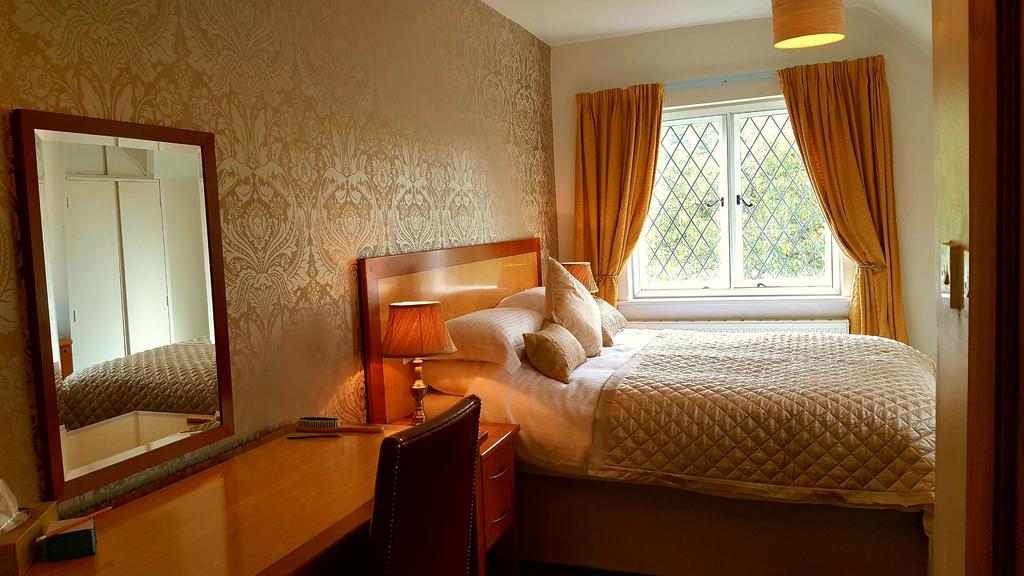 Sadlers Guest House Wokingham Exterior photo